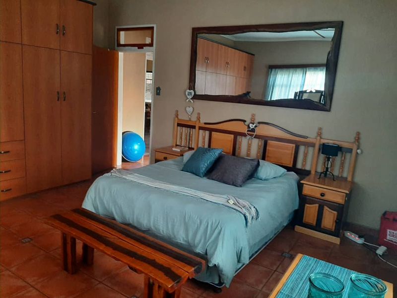 BEAUTIFUL 4 BEDROOM HOUSE FOR SALE IN GOBABIS (NEGOTIOABLE) - Photo 8