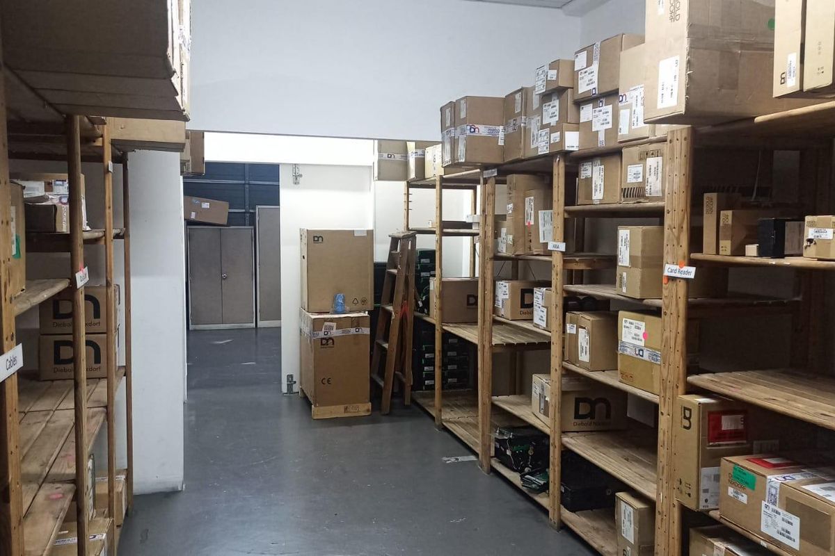 104.96m2 TO LET Freeway Business Park, Maitland / Secure Warehouse to rent with excellent access - Photo 3