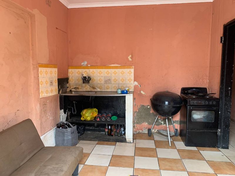 Rental investment property for sale in South Hills Johannesburg - Photo 7