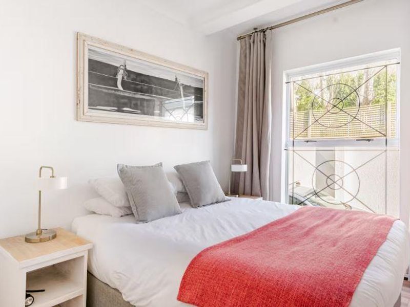 Investing or buying your first home? This first floor apartment is for you! - Photo 10