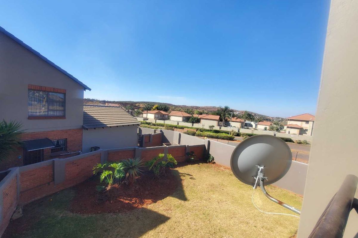 First-floor Gem in Aloe Ridge - perfect for families or Investors! - Photo 2