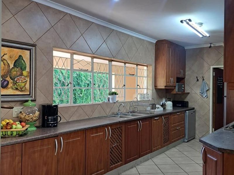 Charming Family Home with Modern Amenities - Photo 6