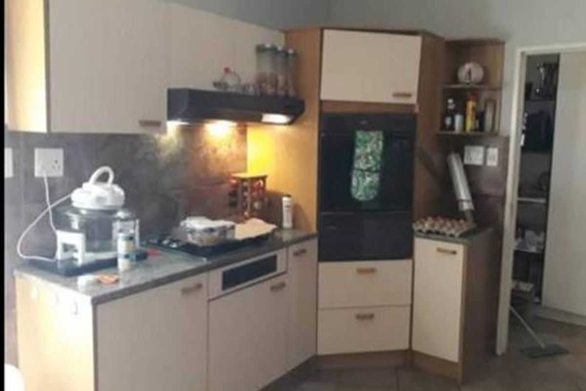 This exceptional property offers a unique blend of residential comfort, business potential, prime location close to town - Photo 2