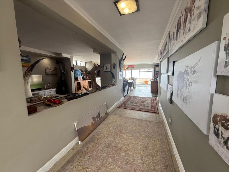 FOR SALE - BEACH FRONT 5 BEDROOM TRIPLE STOREY HOUSE IN MILE 4, SWAKOPMUND - Photo 4