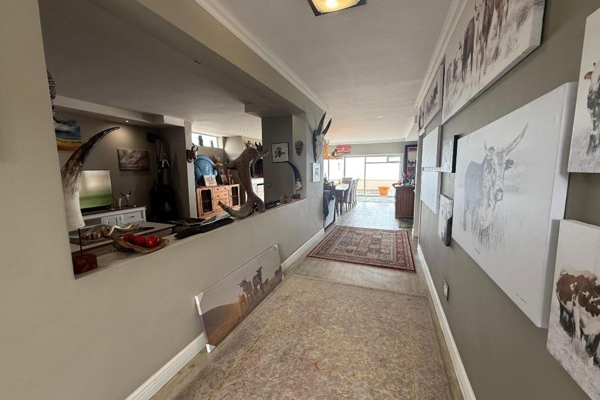 FOR SALE - BEACH FRONT 5 BEDROOM TRIPLE STOREY HOUSE IN MILE 4, SWAKOPMUND - Photo 4