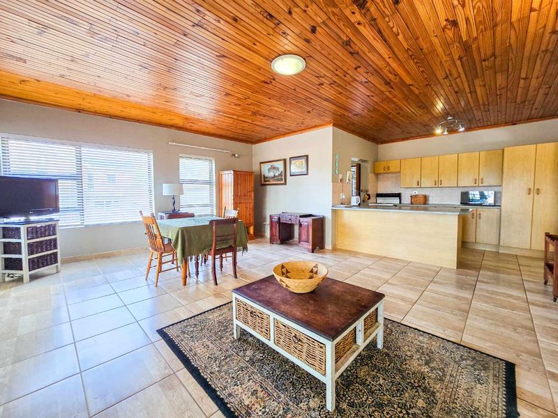 Neat family home for sale in Stilbaai-Wes. - Photo 2