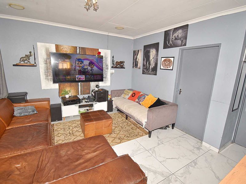 Perfect Starter Home - Photo 3