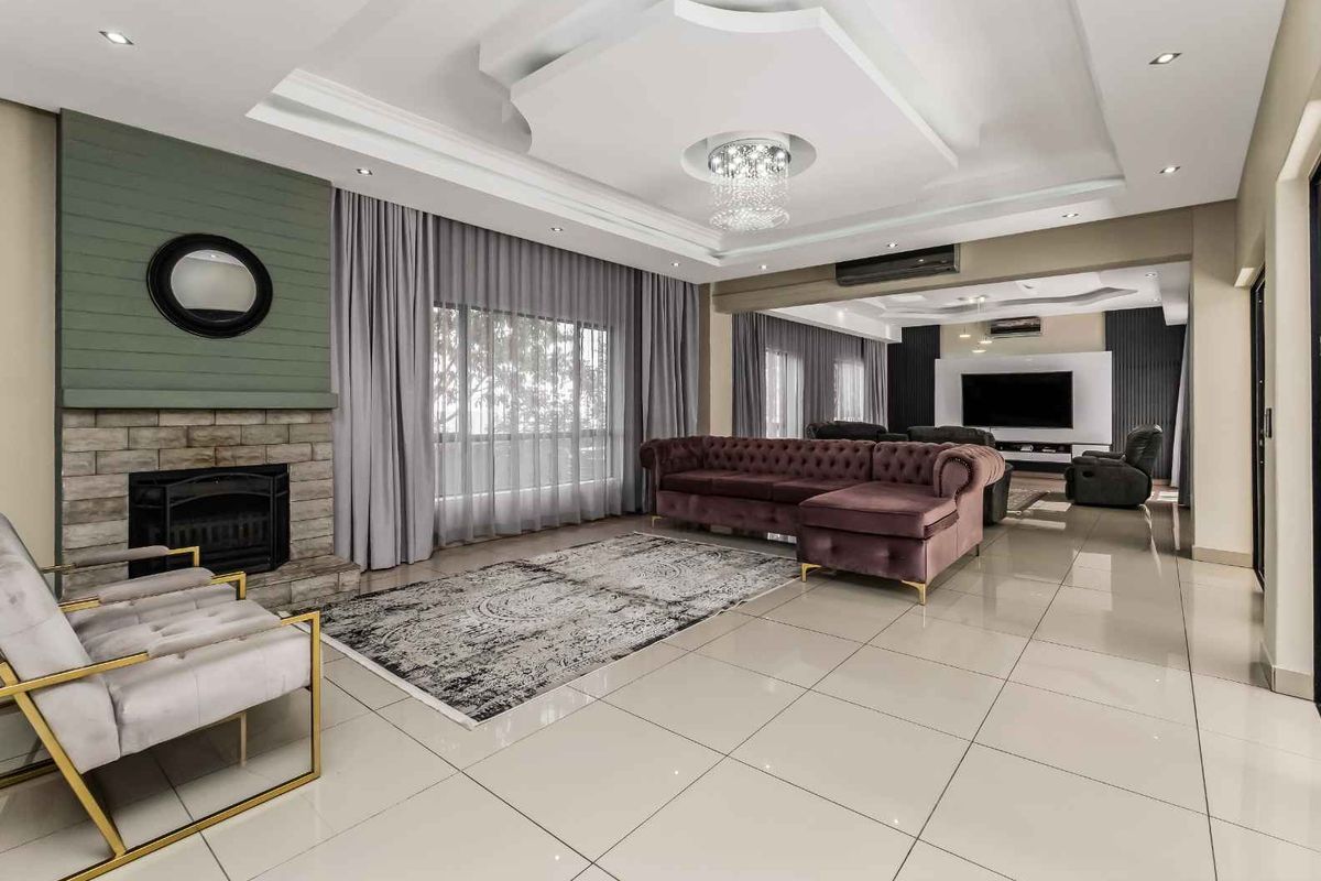 Splendid 5 Bedroom House for Sale in Cedar Creek - Photo 3