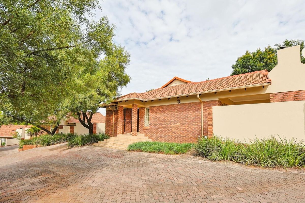 Beautiful 3-bedroom Simplex in The Wilds Estate - Photo 3