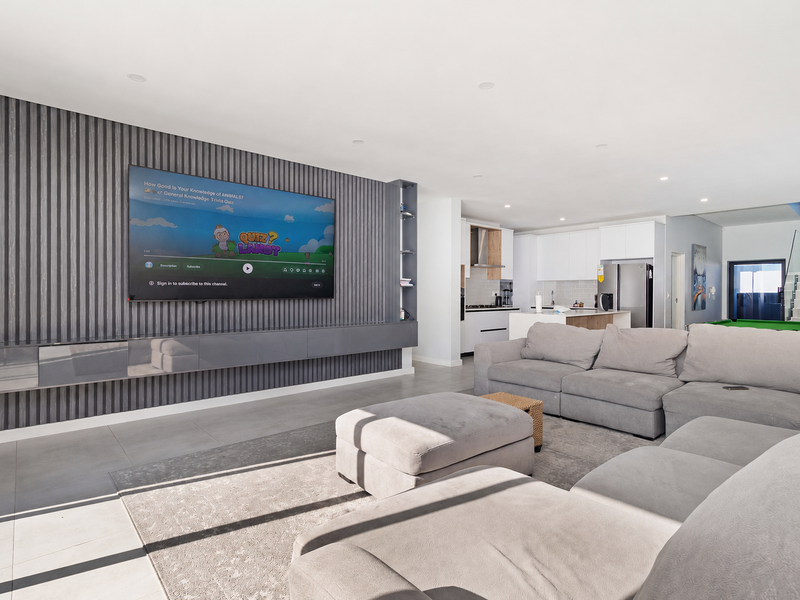 Modern Family Living in the Heart of Sought-After Sandown / Exclusive Mandate - Photo 2