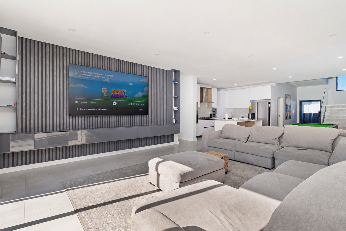 Modern Family Living in the Heart of Sought-After Sandown / Exclusive Mandate - Photo 2