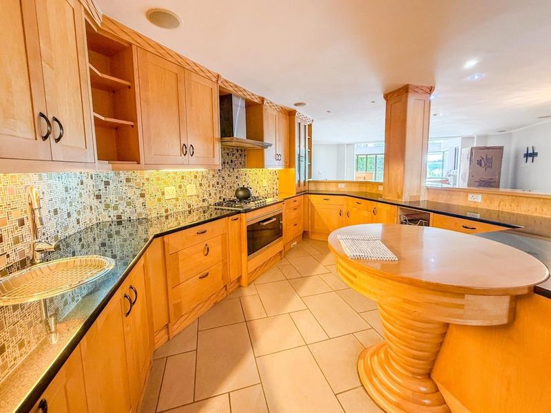 6 Bedroom , 6 Garages , For Sale , - Photo 4