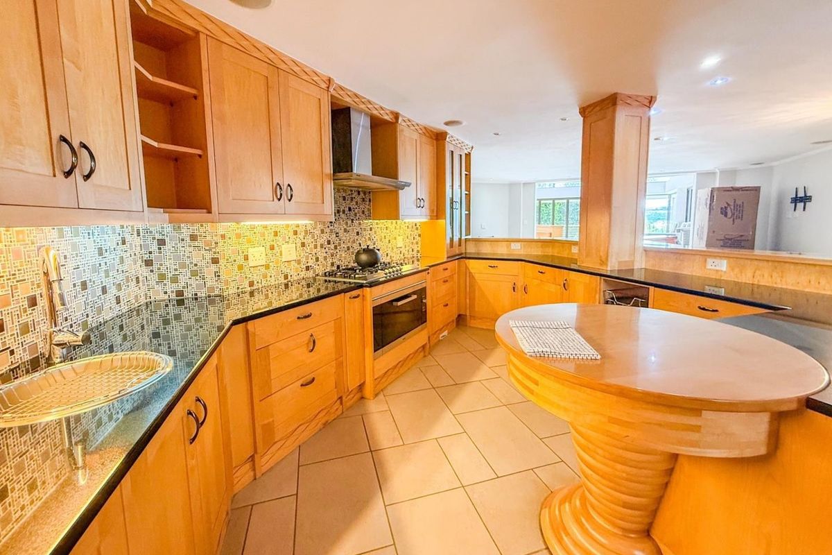 6 Bedroom , 6 Garages , For Sale , - Photo 4