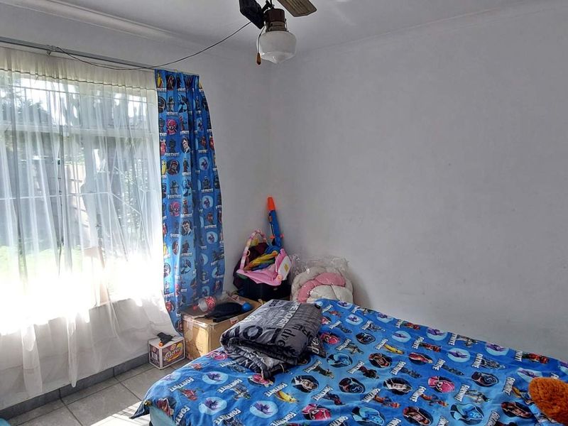 3 Bedrooms and a Flat - Photo 7