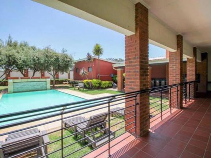 One Bedroom for Sale in Greenstone Hill - Photo 4