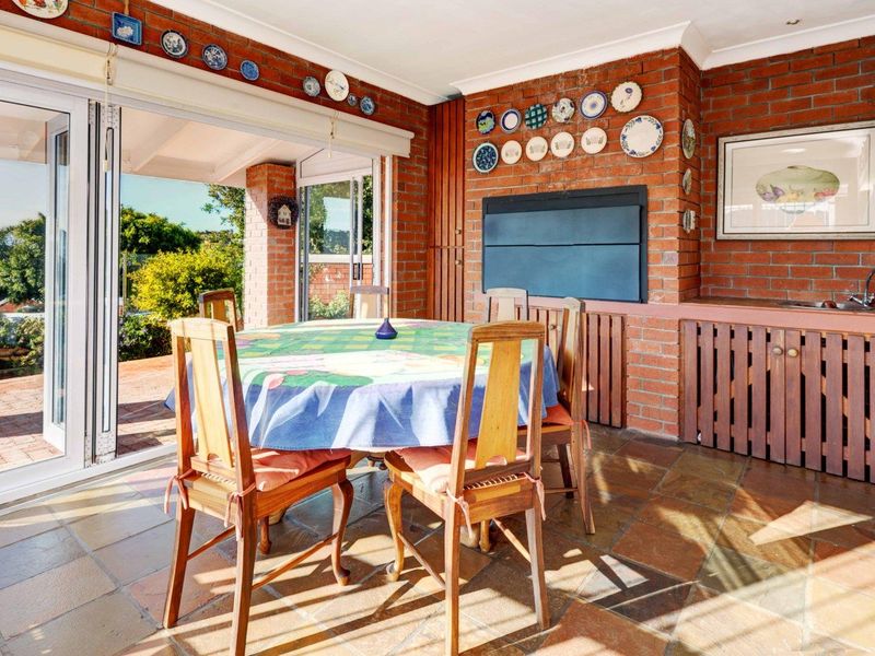 Well loved, cosy home, located in popular security complex. - Photo 4