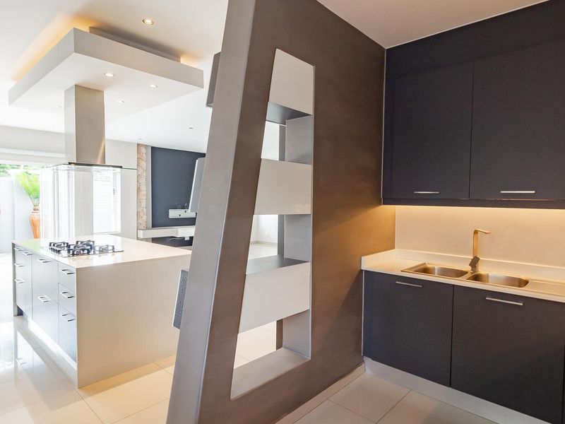 Discover Refined Living in Prestigious Well Sought-After Estate - Photo 5