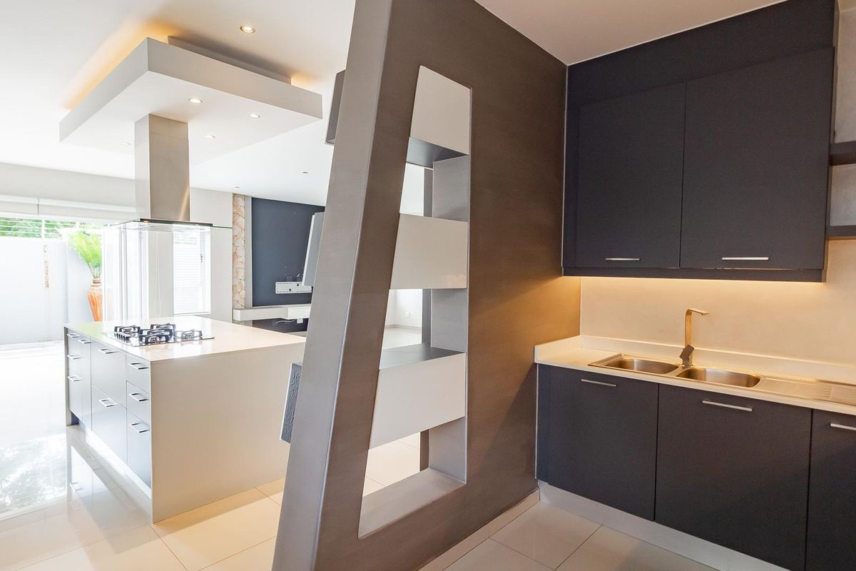 Discover Refined Living in Prestigious Well Sought-After Estate - Photo 5