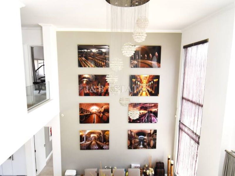 Breathtaking 5-Bedroom House Near Lagoon - Photo 8