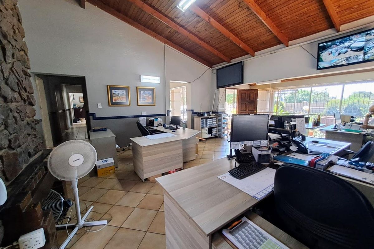 Integrated Living and Business on Zambezi Drive - Photo 4