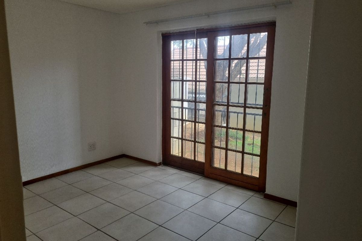 Ground floor unit with Double garage. - Photo 3