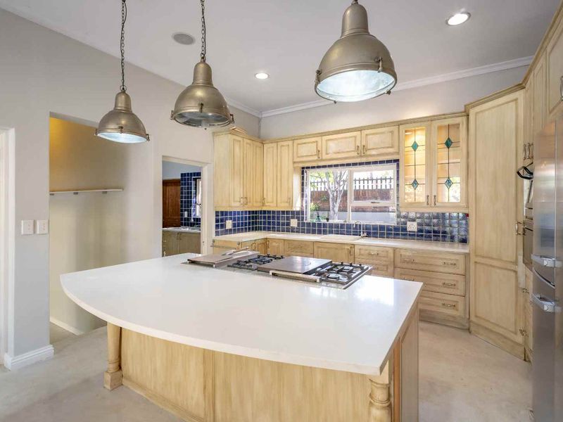 Exquisite Multi-Level Living in Dainfern Golf Estate ​4 Bedrooms | 4 Bathrooms | Triple Garage + Wine Cellar - Photo 10