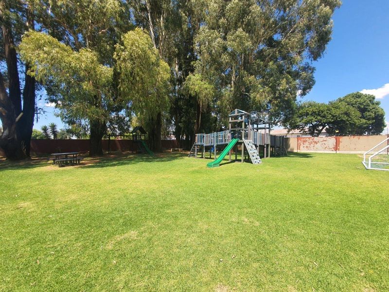 Townhouse - Investment Opportunity - Photo 10