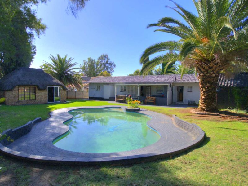 Renovated beauty with teen pad - Photo 4