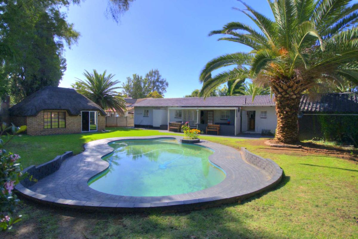 Renovated beauty with teen pad - Photo 4