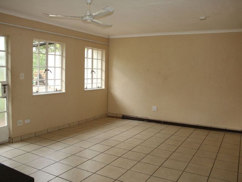 2 bedroom apartment to rent in White River - Photo 3
