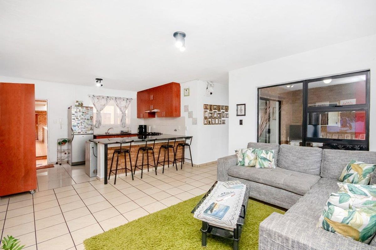 Neat 3 bedroom 2 bathroom unit for sale in Florida Roodepoort - Photo 5
