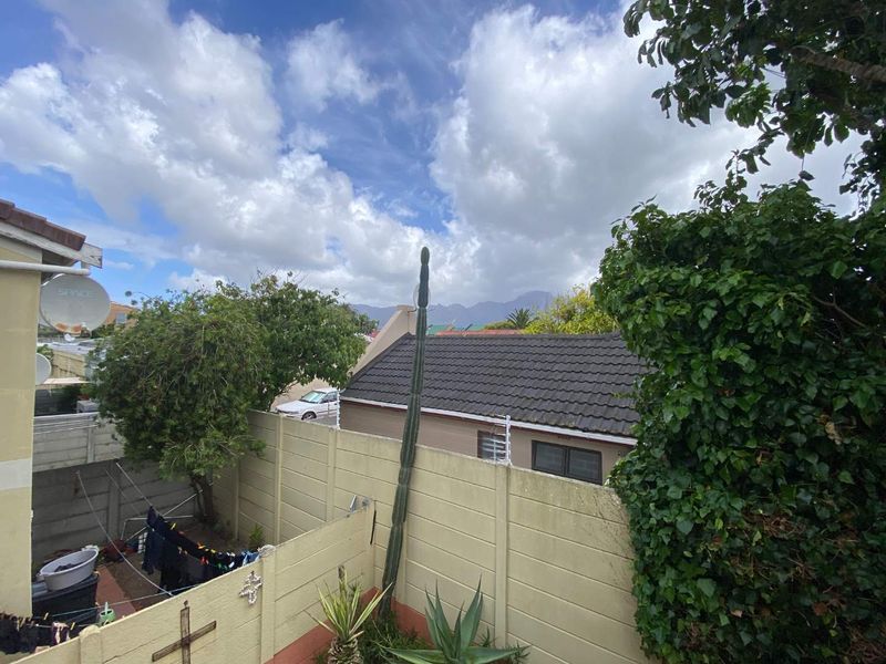 2-Bedroom Apartment in Wynberg (60m2) - Renovation Opportunity - Photo 10