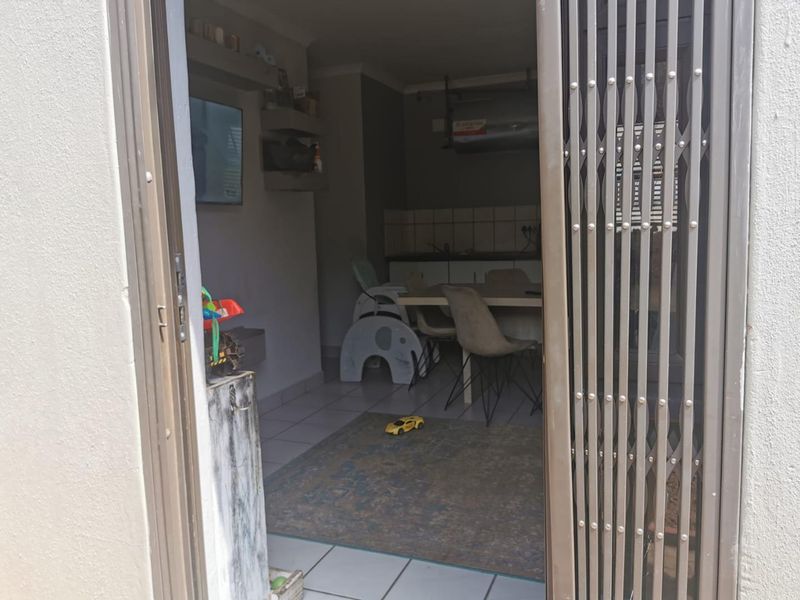 Affordable 2 Bedroom ,2 bathroom, Ground Floor Apartment, Centurion - Photo 7