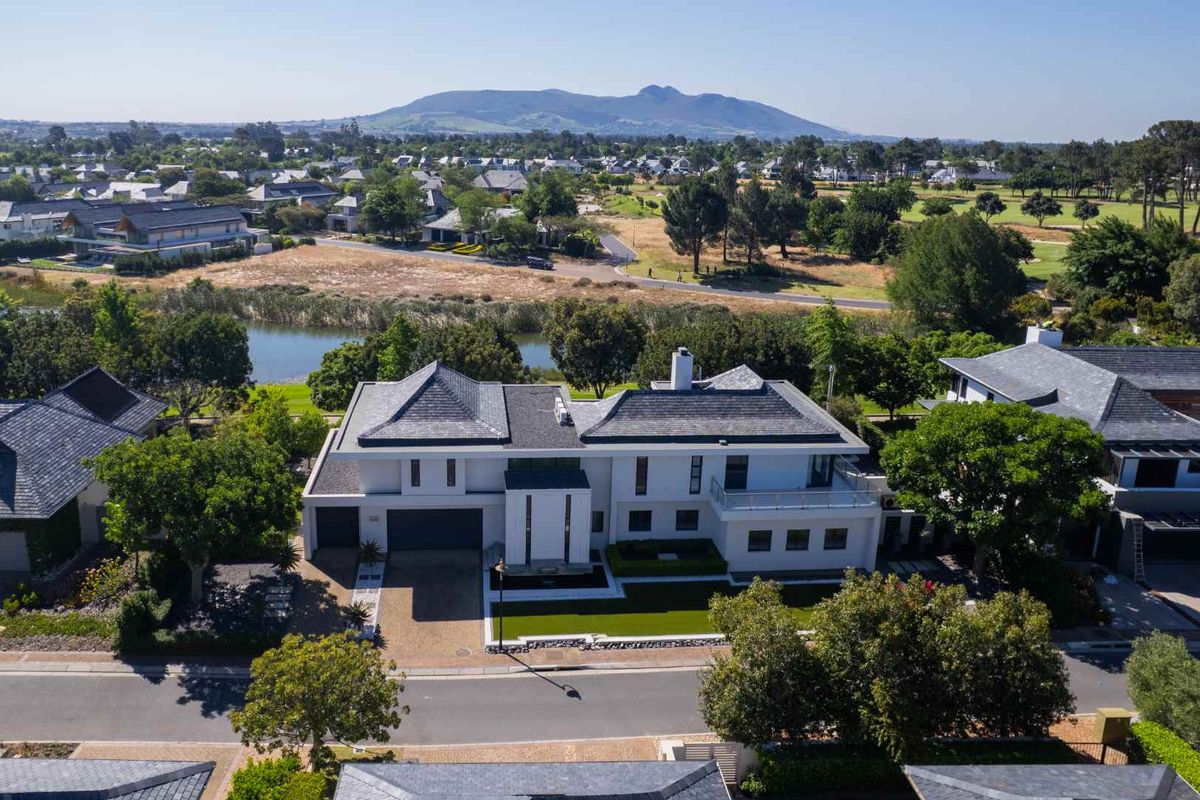 Unique Four-Bedroom Masterpiece on the Second Fairway on Pearl Valley Golf and Country Estate - Photo 2