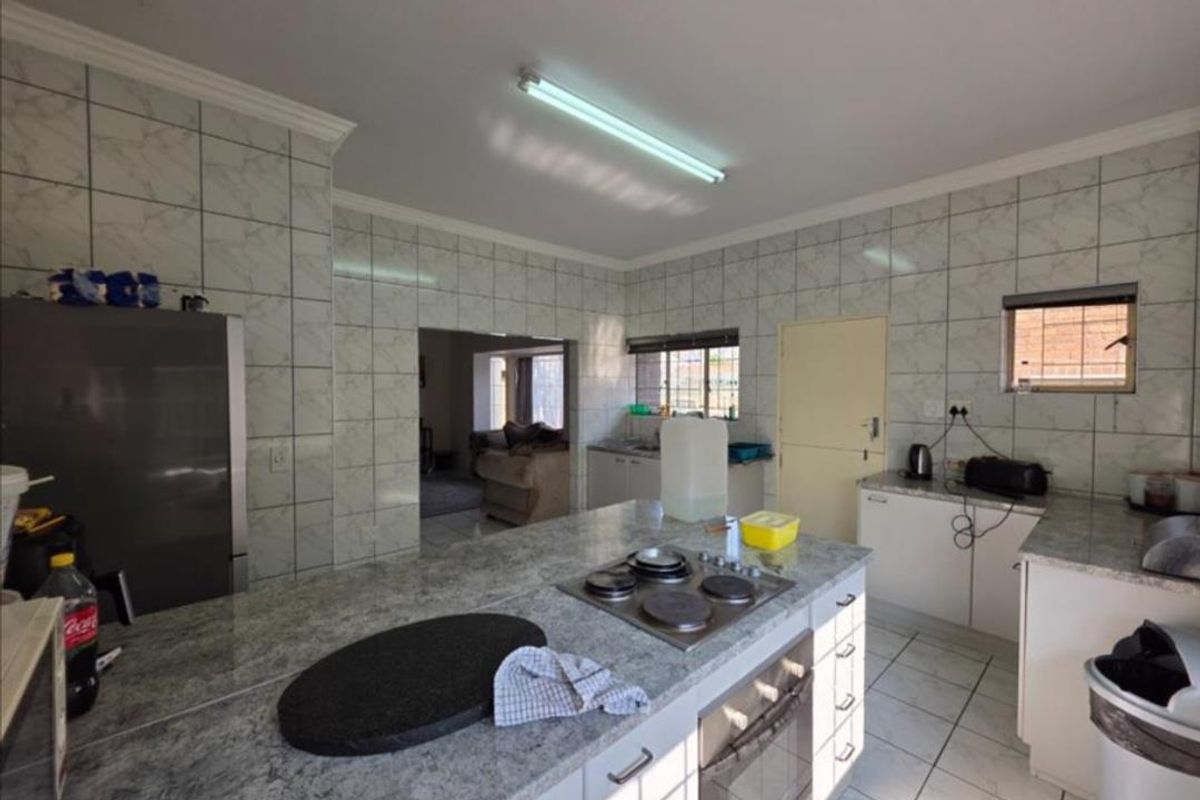 4 Bedroom House for Sale - Photo 5
