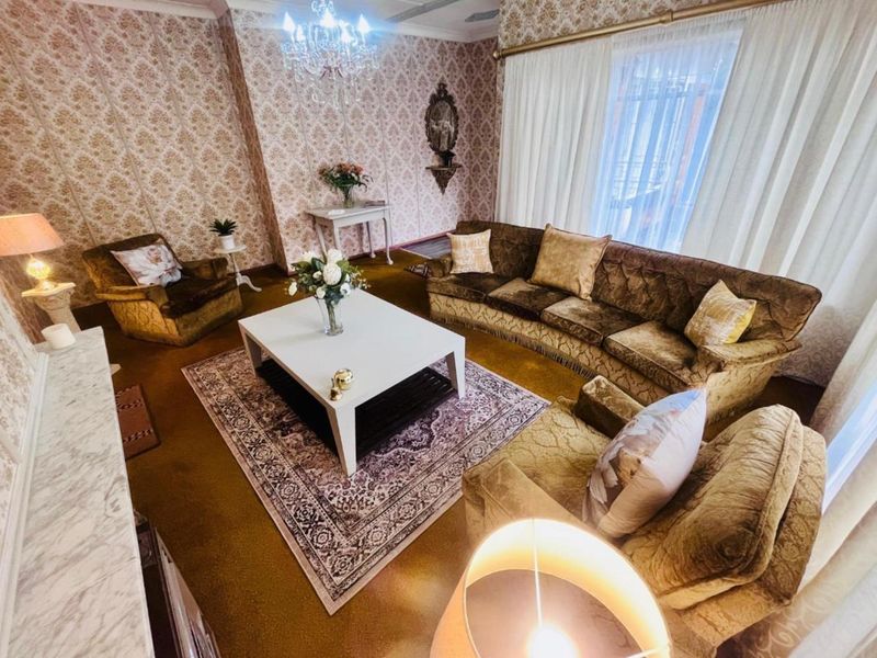 Your Dream 3 Bedroom Home In South Crest Awaits-Move In, Unpack, Enjoy. - Photo 3