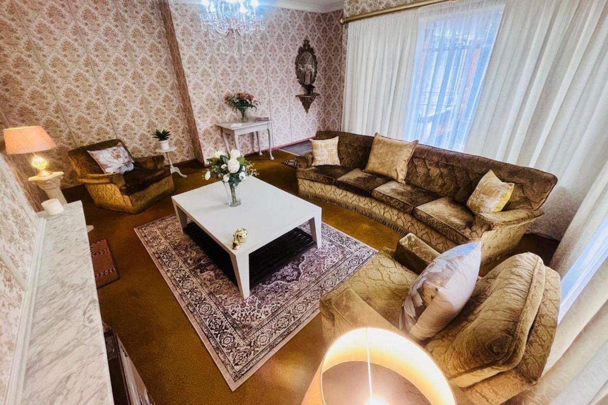 Your Dream 3 Bedroom Home In South Crest Awaits-Move In, Unpack, Enjoy. - Photo 3