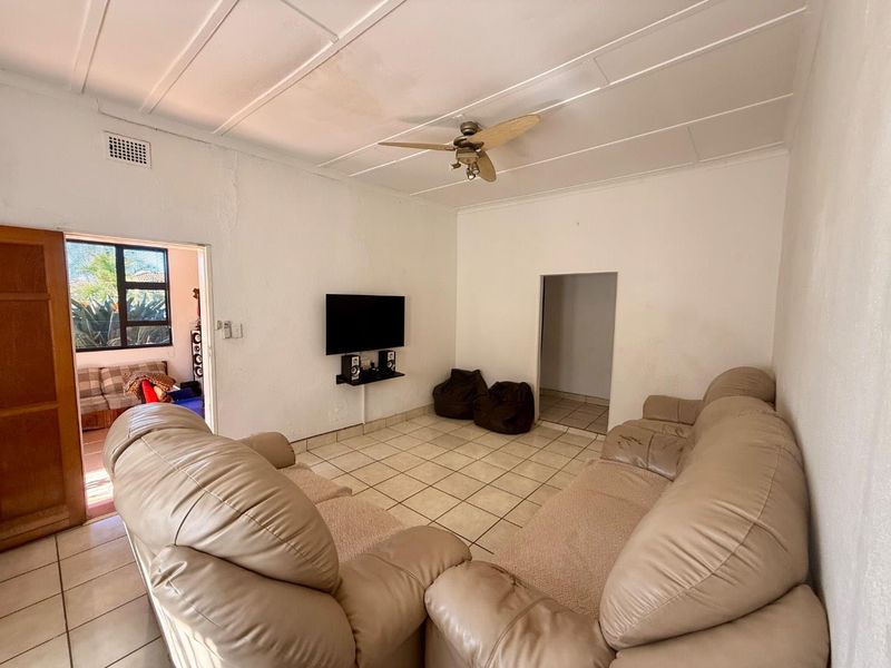 3 Bedroom house for sale in Vryheid - Photo 4