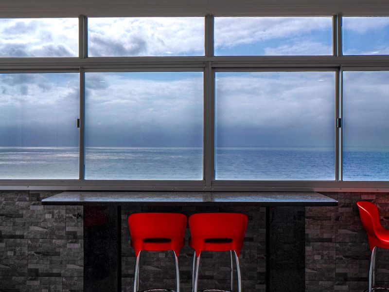 Breath taking views and on the beach - Photo 2