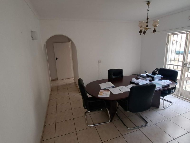 VERSATILE PROPERTY WITH OFFICE, RESIDENTIAL & INCOME POTENTIAL - Photo 5
