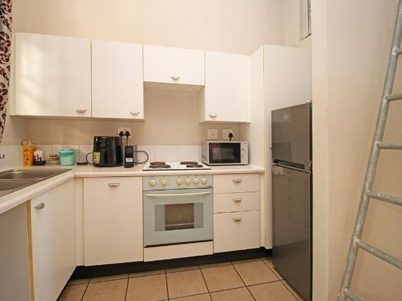 Charming 1-Bed Apartment with Loft in Houghton village Estate - Photo 4