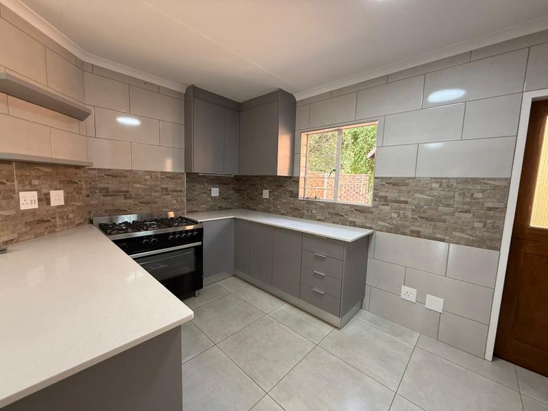 Brand New Renovated Duet in Quiet Location - Photo 4