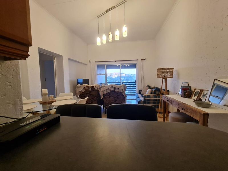 **Exquisite 2-Bedroom apartment with scenic golf course views** - Photo 8