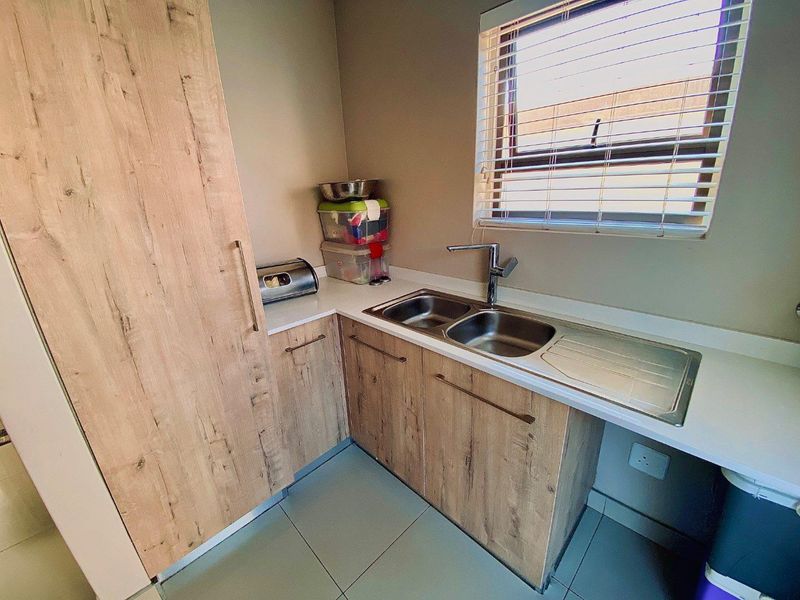 The Perfect Money Can Buy Townhouse - Photo 4