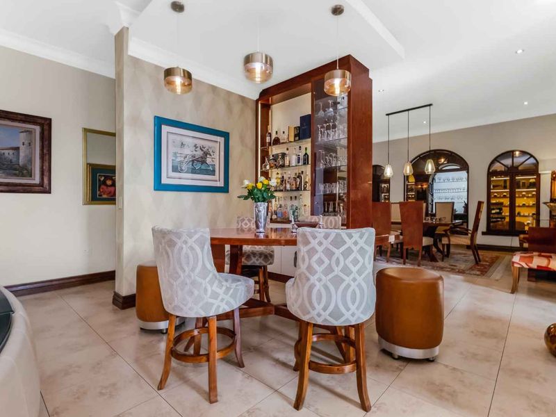 DESIRABLE MOVE-IN READY FAMILY HOME - NESTLED IN THE QUIET HAWTHORN VILLAGE ESTATE - Photo 8