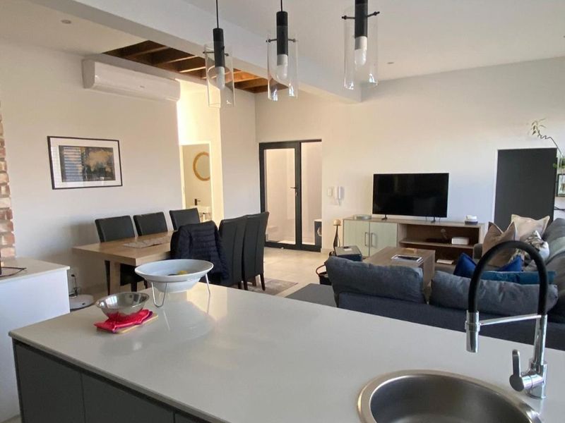 Exquisite Townhouse with Stunning Desert Views - Photo 2