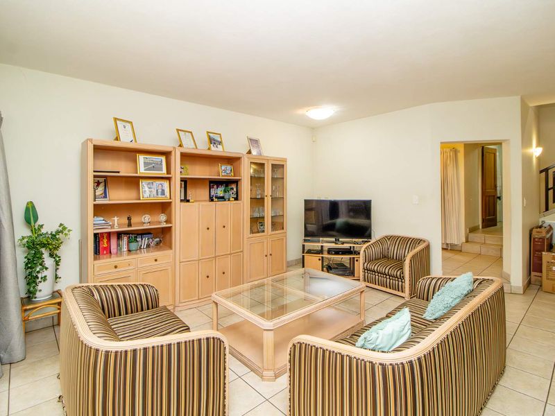 Spacious Family Cluster in Secure, Established Estate! - Photo 5