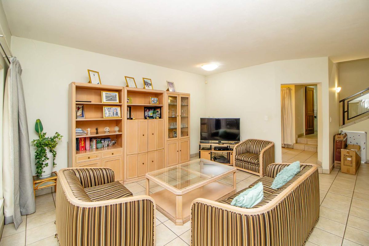 Spacious Family Cluster in Secure, Established Estate! - Photo 5