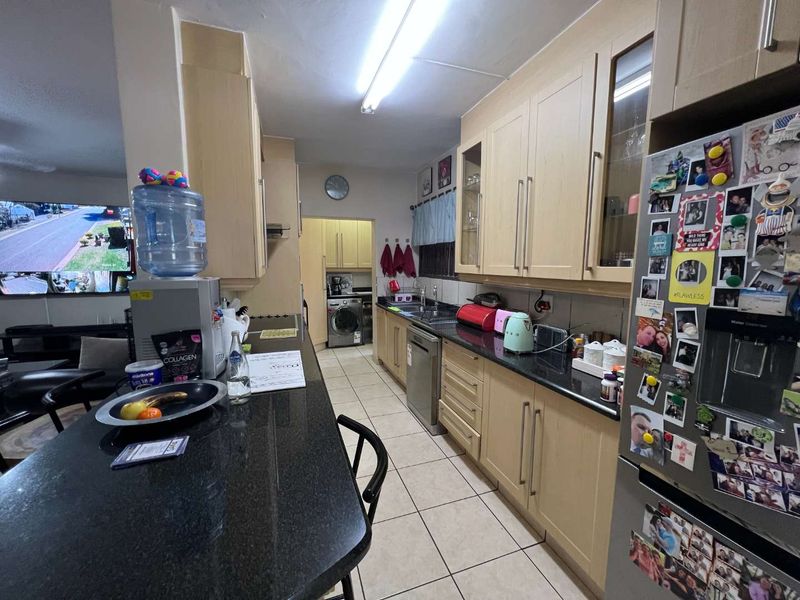 A VISION OF THE PERFECT HOME; SECURE,SUSTAINABLE AND STUNNING - Photo 5