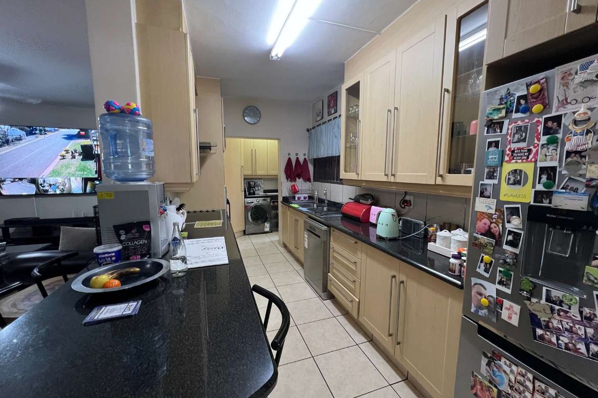 A VISION OF THE PERFECT HOME; SECURE,SUSTAINABLE AND STUNNING - Photo 5